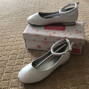 Girl child white dress shoe